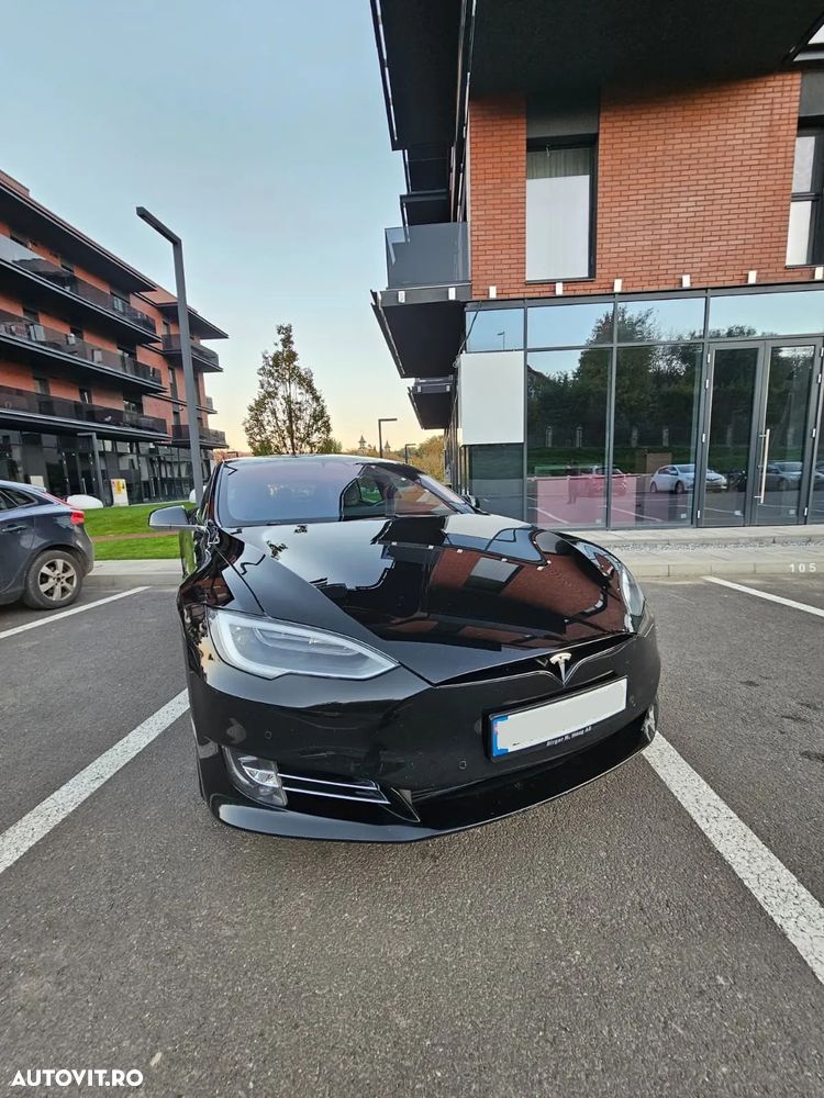 Tesla Model S - 4