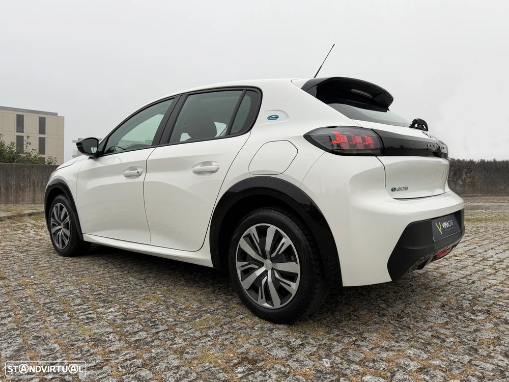 Peugeot e-208 50 kWh Active Pack — fotografia 18