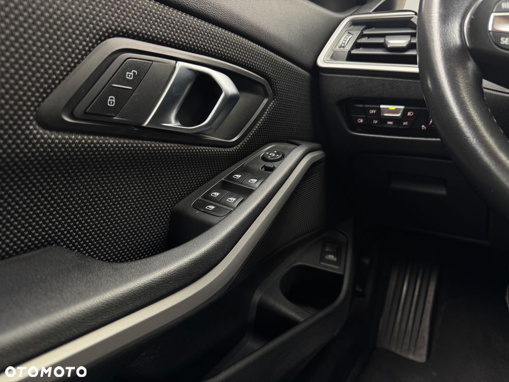 BMW Seria 3 318d Business Edition - 25