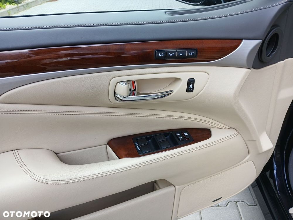 Lexus LS - 12