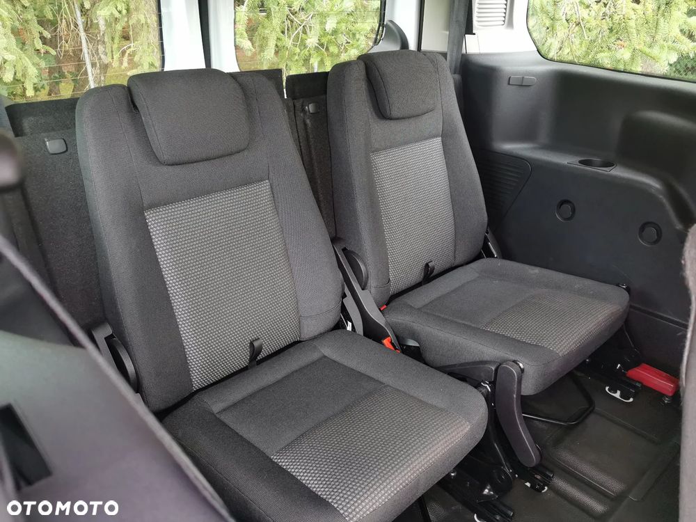 Ford Transit Connect - 12