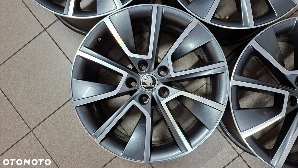 Felgi Aluminiowe 18 Skoda Octavia III 5x112 ET 43 Braga - 2
