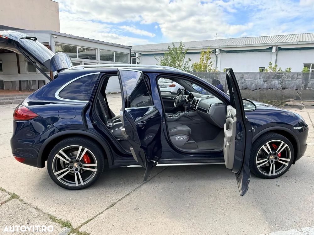 Porsche Cayenne 3.0 L V6 - 8