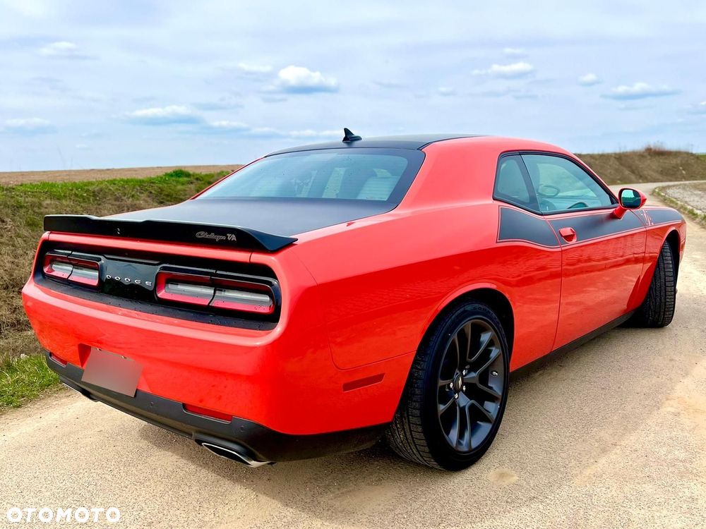 Dodge Challenger - 8