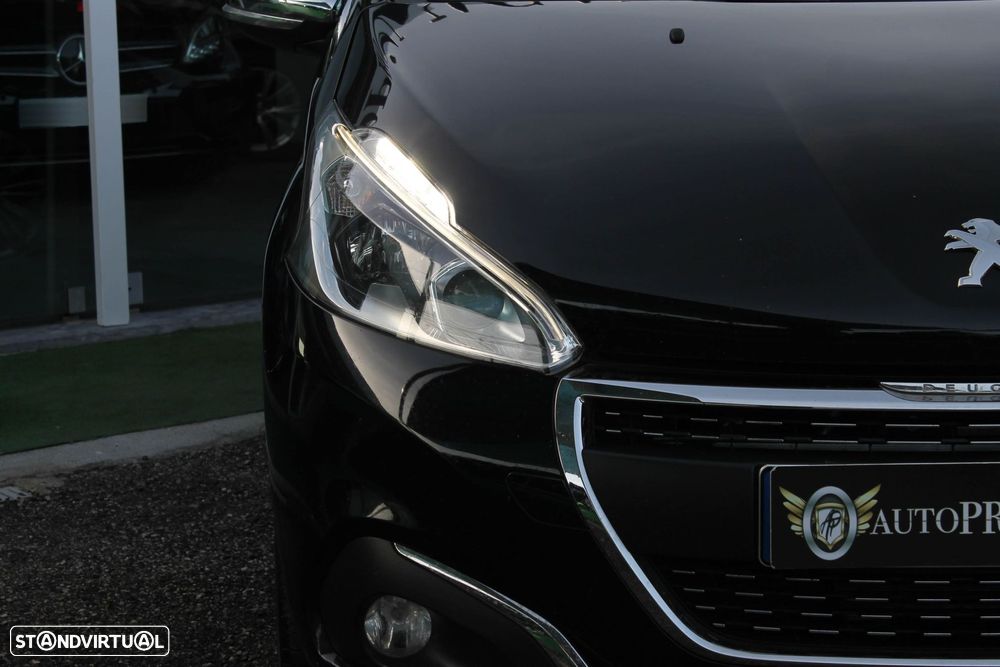 Peugeot 208 1.2 PureTech Signature - 32