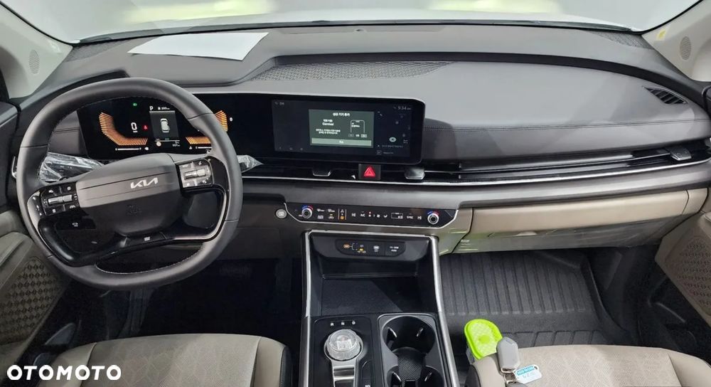 Kia Carnival - 8
