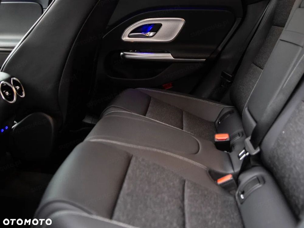 Mercedes-Benz CLA 200 mHEV 8G-DCT - 11