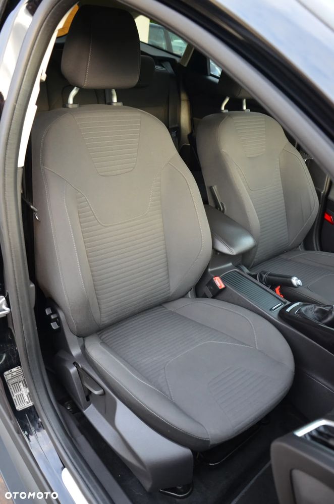 Ford Focus Turnier 1.5 EcoBlue Start-Stopp-System TITANIUM - 19