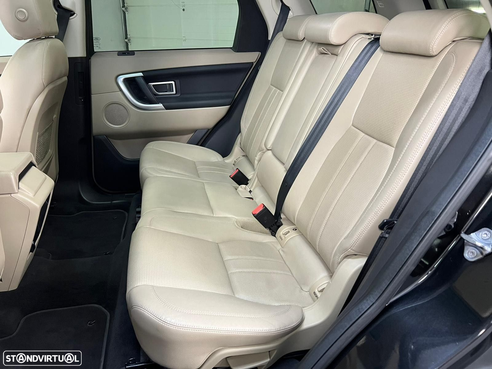 Land Rover Discovery Sport - 8