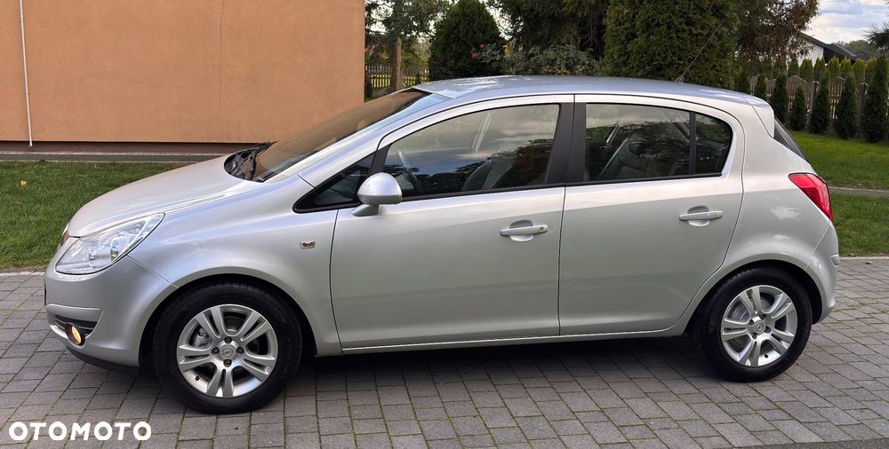 Opel Corsa 1.4 16V Cosmo - 2