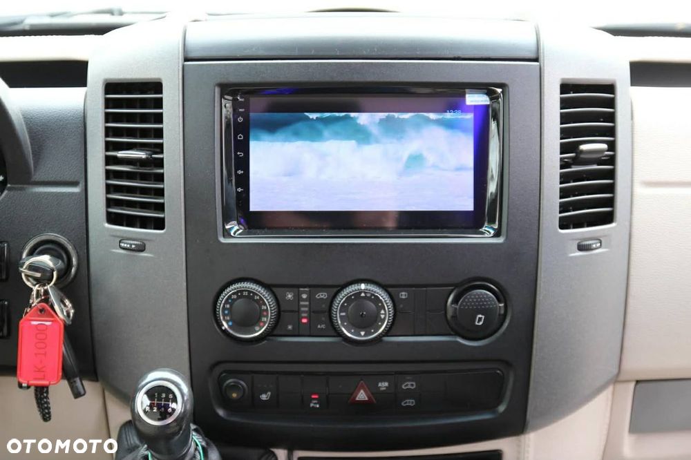 Mercedes-Benz Sprinter - 14