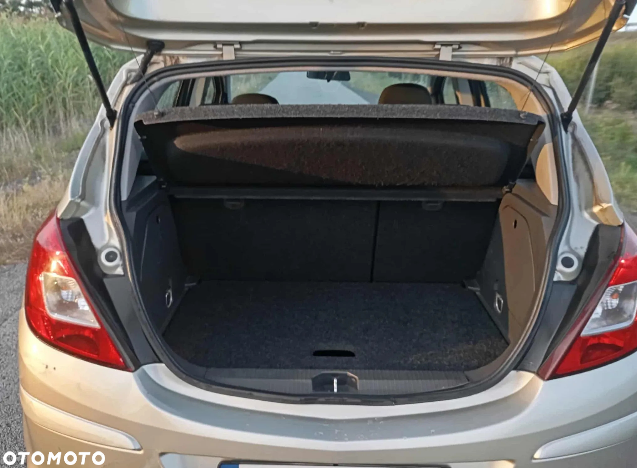 Opel Corsa 1.2 16V Cosmo - 12