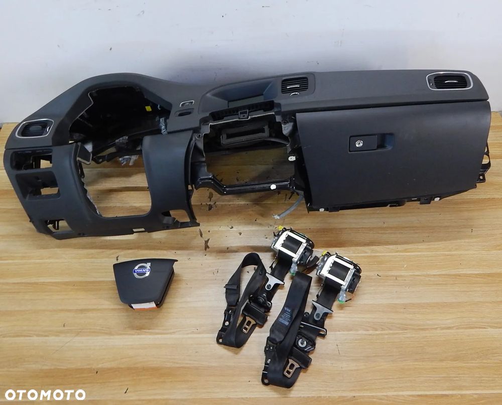 Deska rozdzielcza kokpit konsola pasy airbag Volvo S60 V60 II 10-18 EU Łuków części - 2