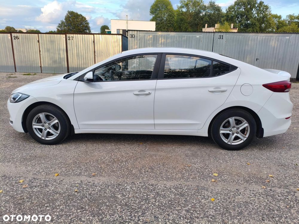 Hyundai Elantra 1.6 Comfort - 12