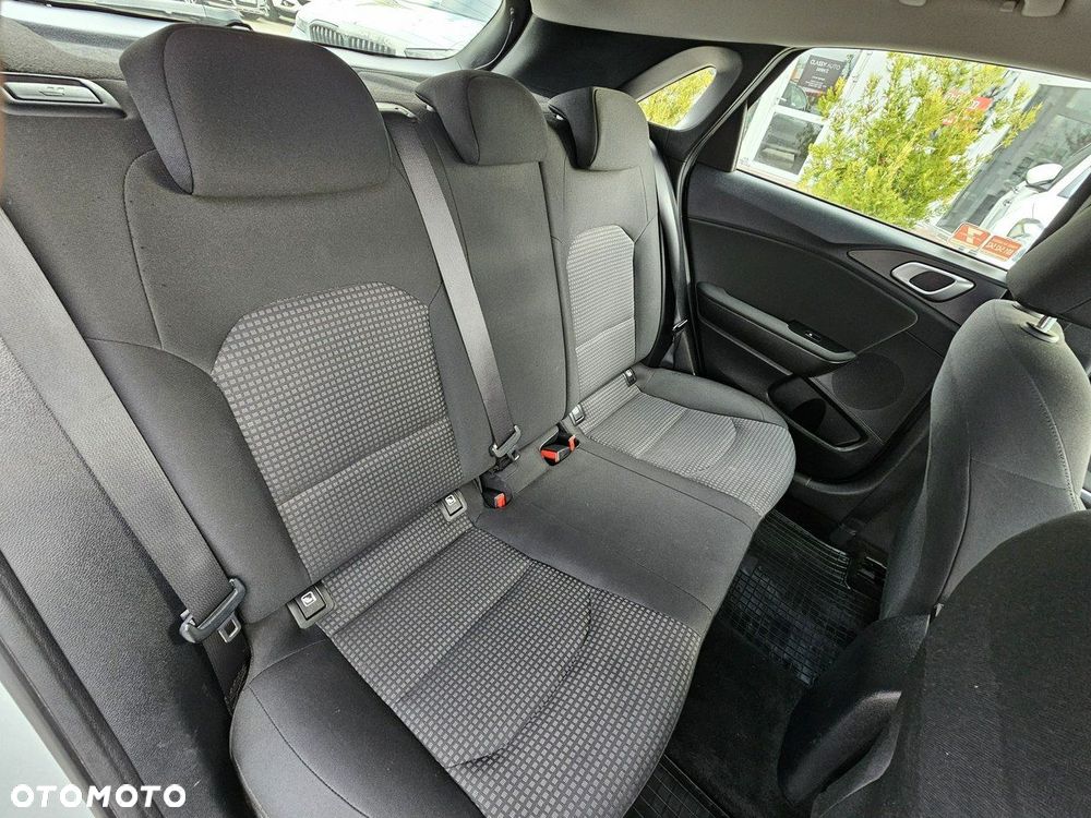Kia Ceed - 13