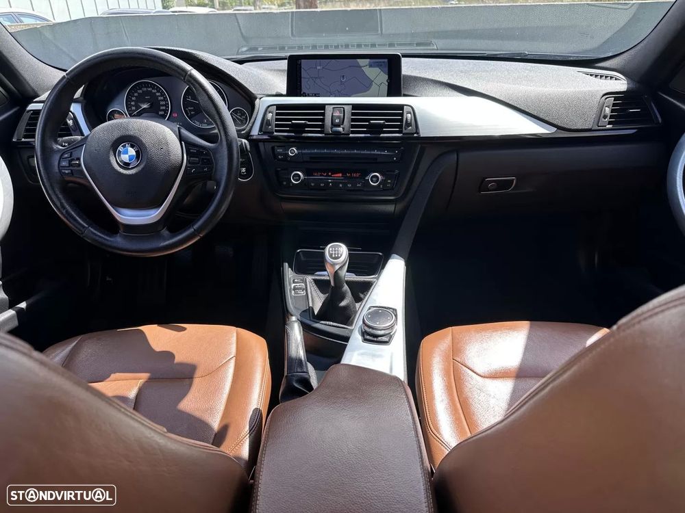 BMW 320 d Luxury Line - 30