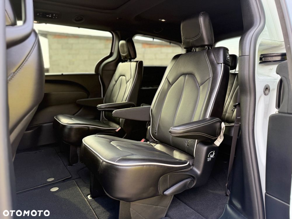 Chrysler Pacifica - 31