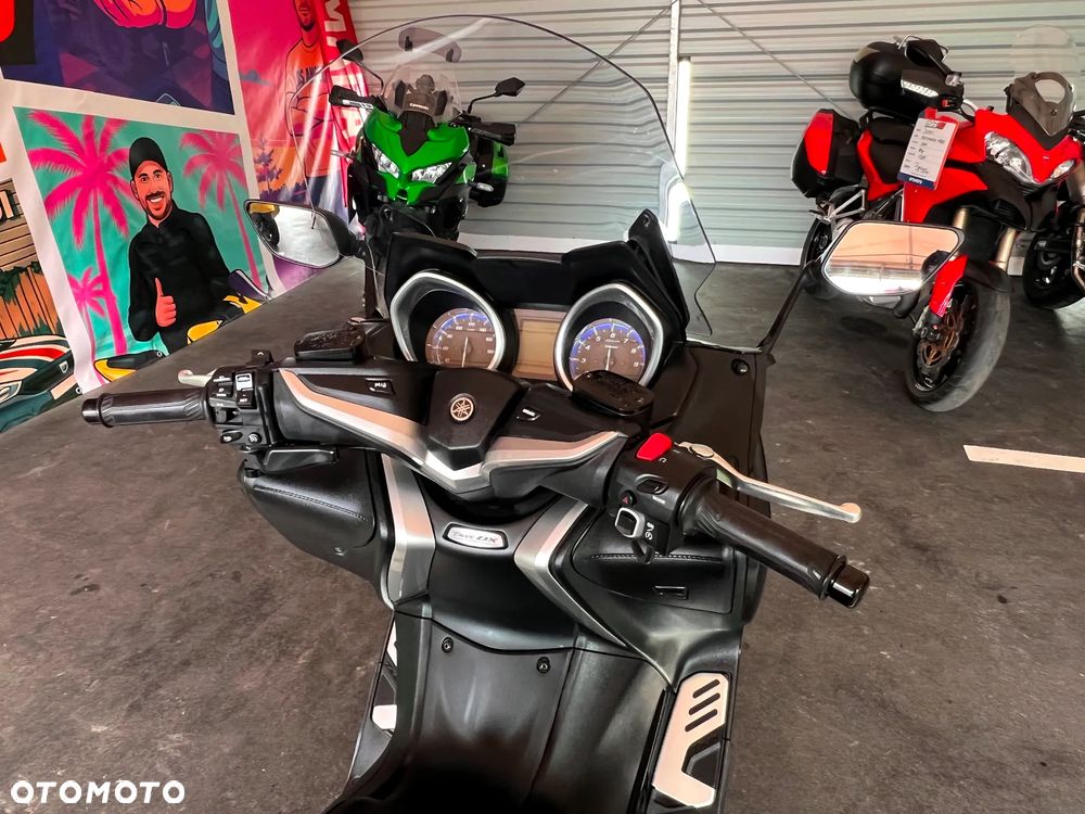 Yamaha Tmax - 10