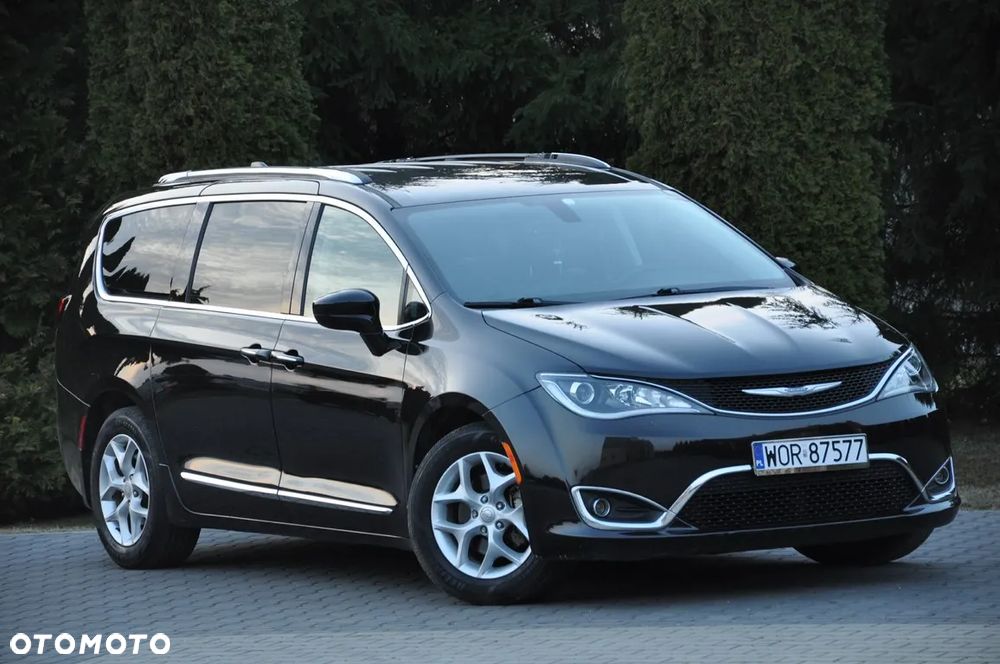 Chrysler Pacifica - 8