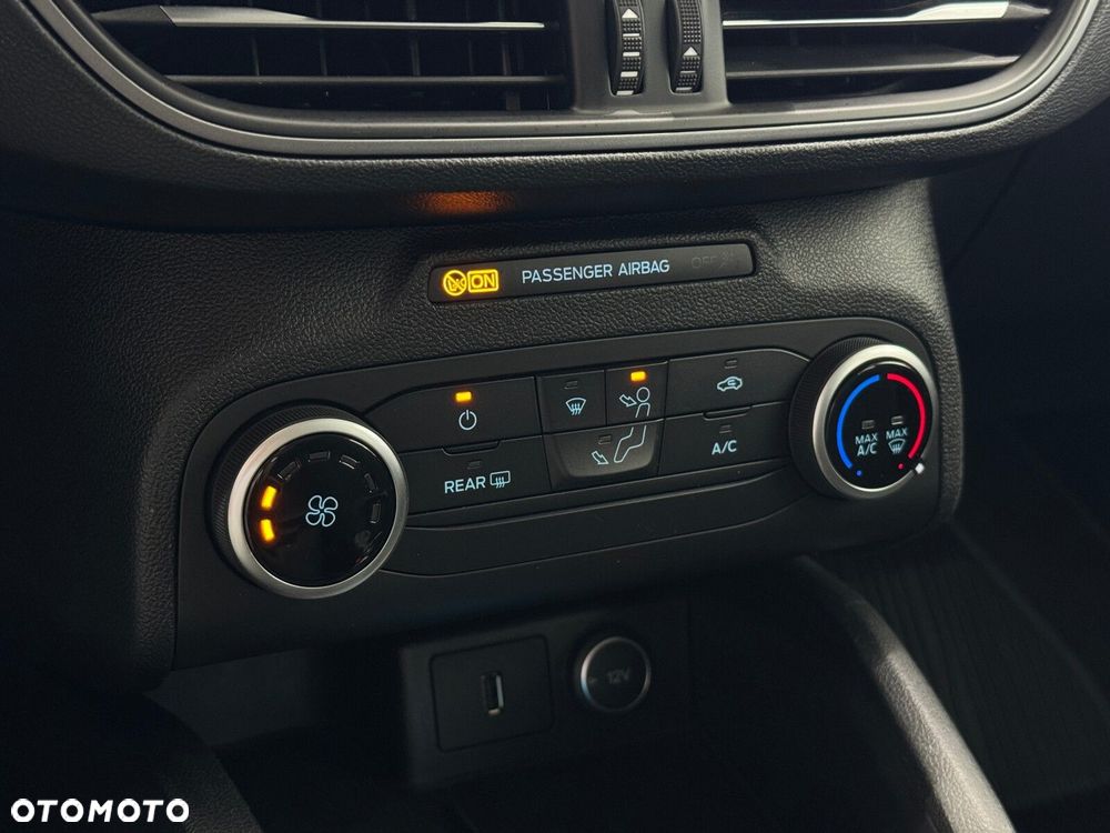 Ford Focus 1.0 EcoBoost Trend - 24