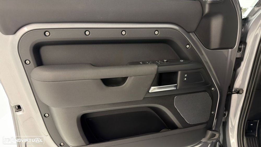 Land Rover Defender 110 D250 X-Dynamic HSE - 29