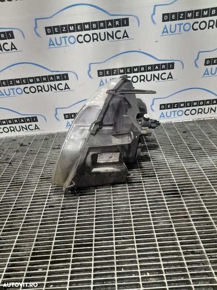 Far Dreapta Dacia Duster 2010 - 2013 SUV 4 Usi (1090) Fara xenon - 3