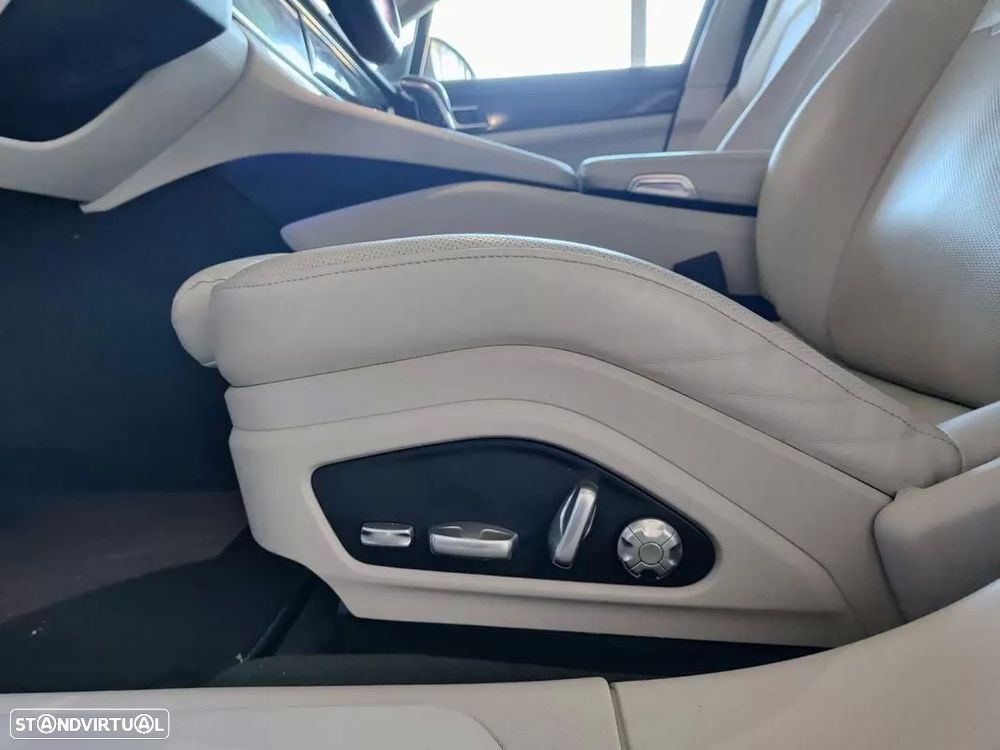 Porsche Panamera 4 E-Hybrid Platinum Edition - 28