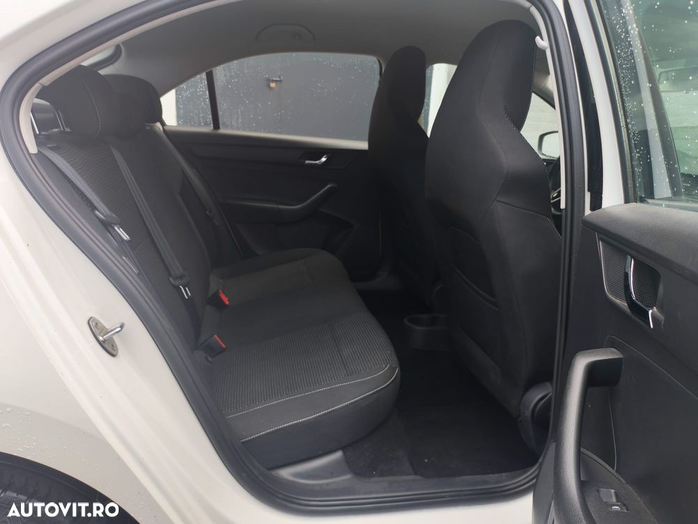 Skoda RAPID 1.4 TSI DSG Elegance Green tec - 8