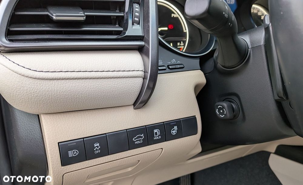 Toyota Camry 2.5 Hybrid Executive CVT - 29