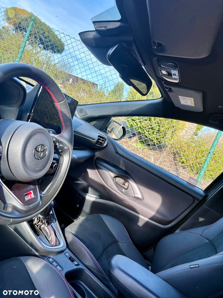 Toyota Yaris - 10