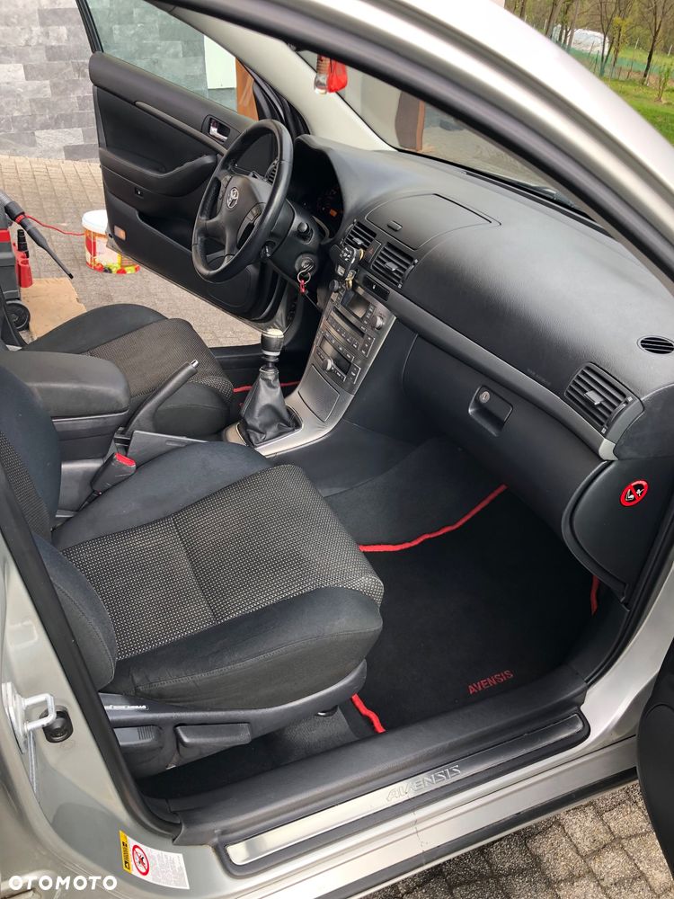 Toyota Avensis 2.0 D-4D - 10