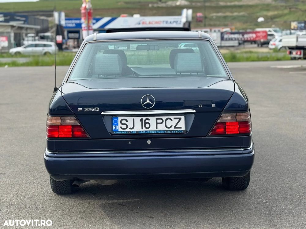 Mercedes-Benz E - 12