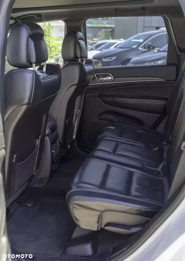 Jeep Grand Cherokee - 17