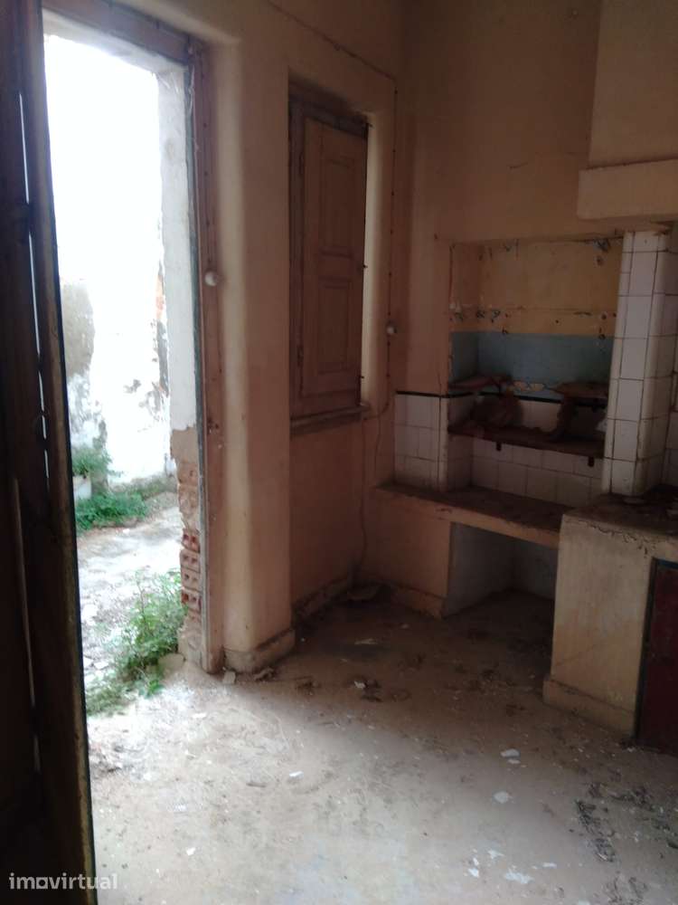 Prédio 2 pisos e 2 apartamentos em Odivelas - Grande imagem: 2/2
