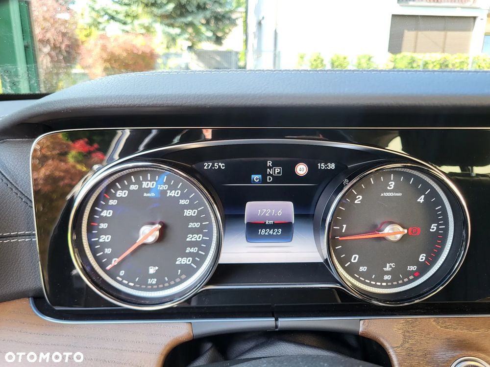 Mercedes-Benz Klasa E 220 d T 9G-TRONIC - 6