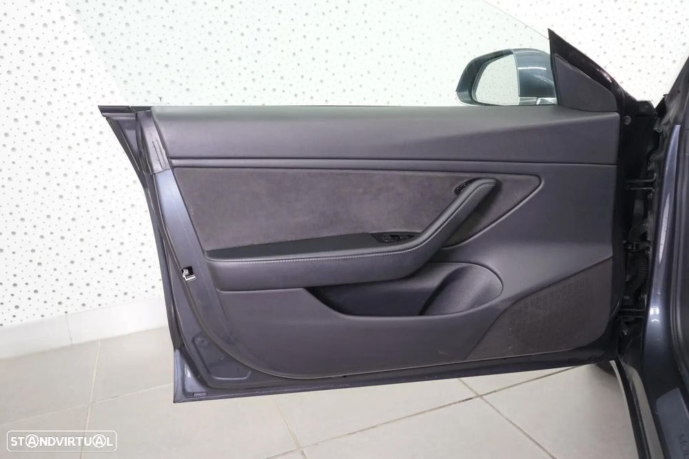 Tesla Model 3 Standard Range Plus RWD - 18
