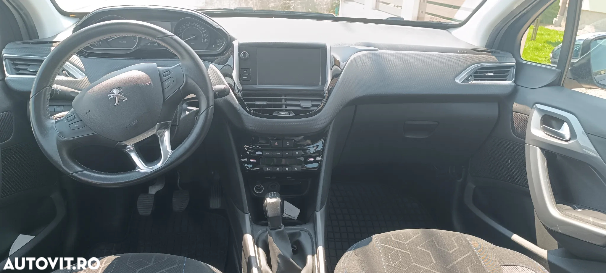 Peugeot 2008 1.2 L PureTech STT Active - 8