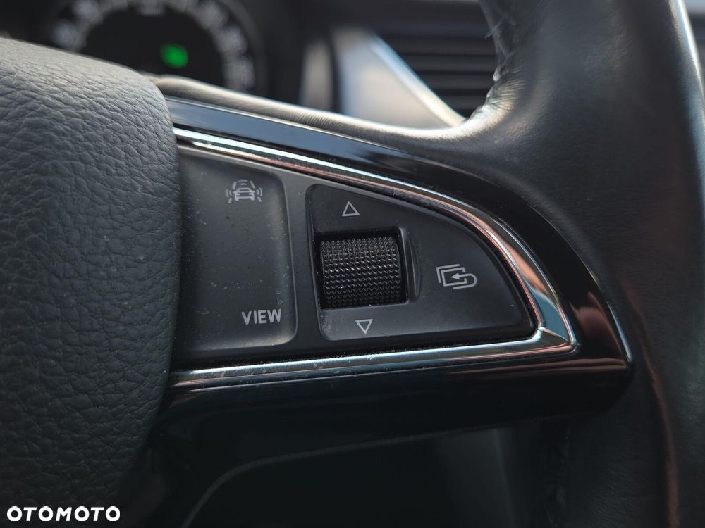 Skoda RAPID 1.0 TSI Style DSG - 17