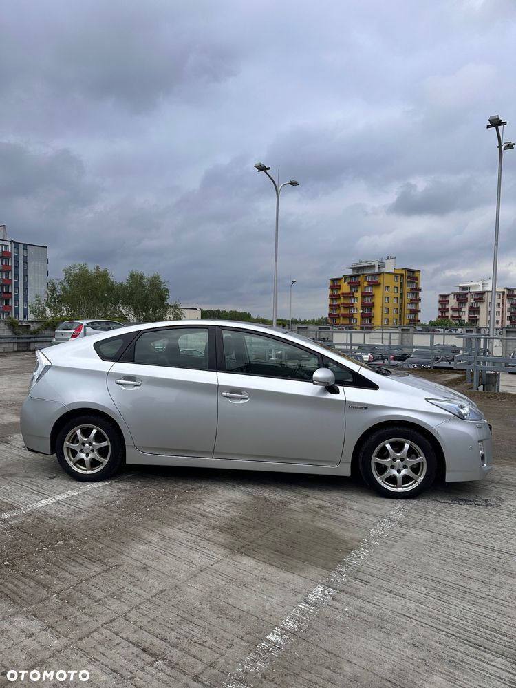 Toyota Prius (Hybrid) Executive - 4