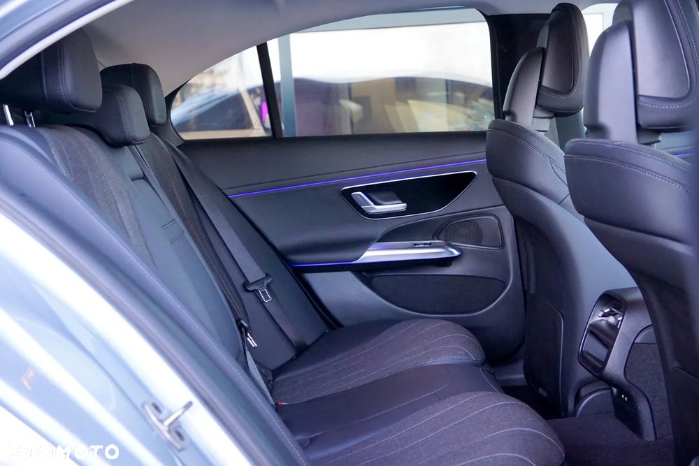 Mercedes-Benz Klasa E 200 4Matic 9G-TRONIC Edition AVANTGARDE - 26