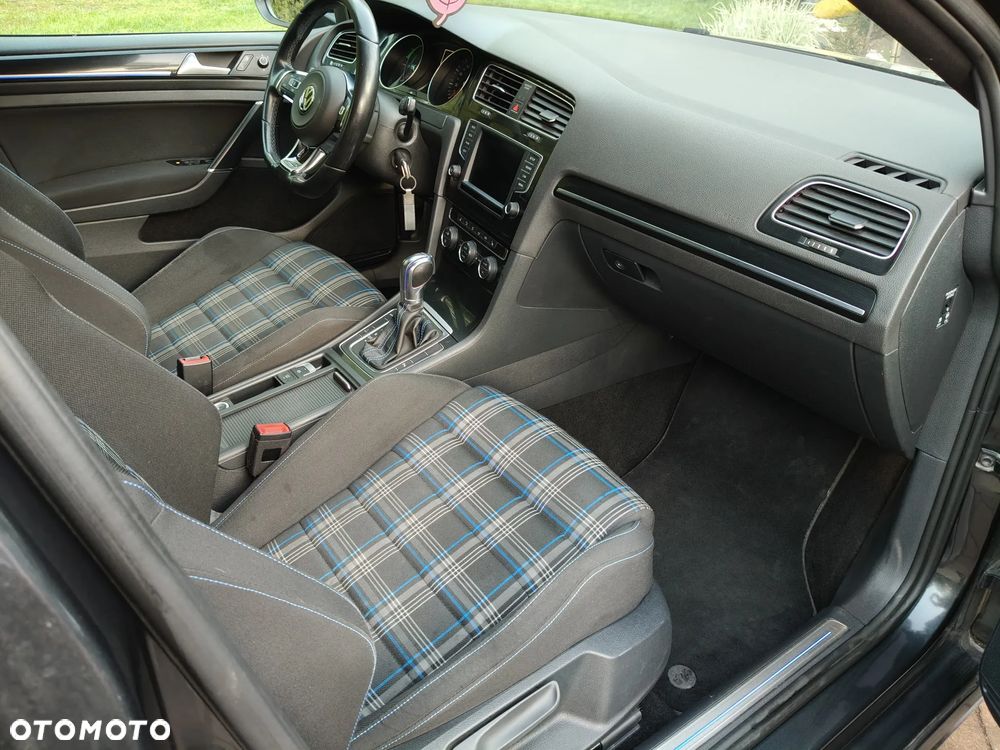 Volkswagen Golf - 20