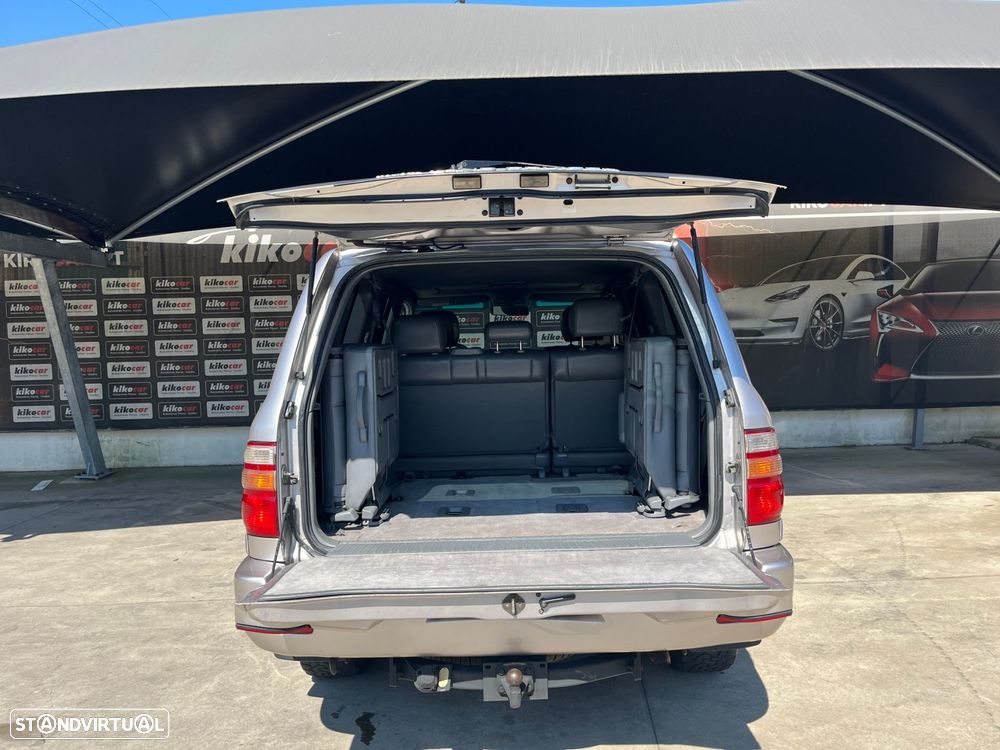 Toyota Land Cruiser - 7