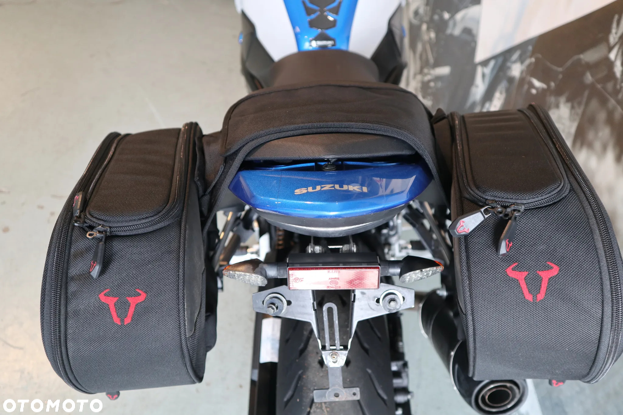 Suzuki GSR - 7