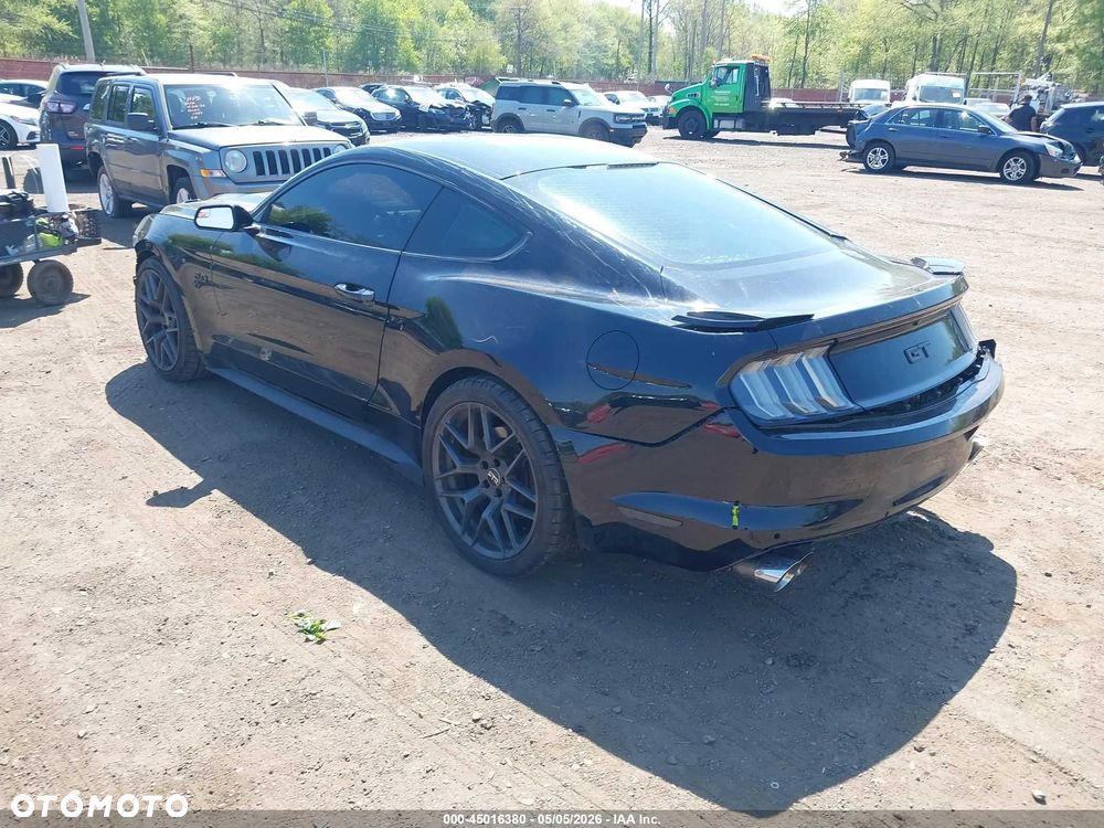 Ford Mustang - 4