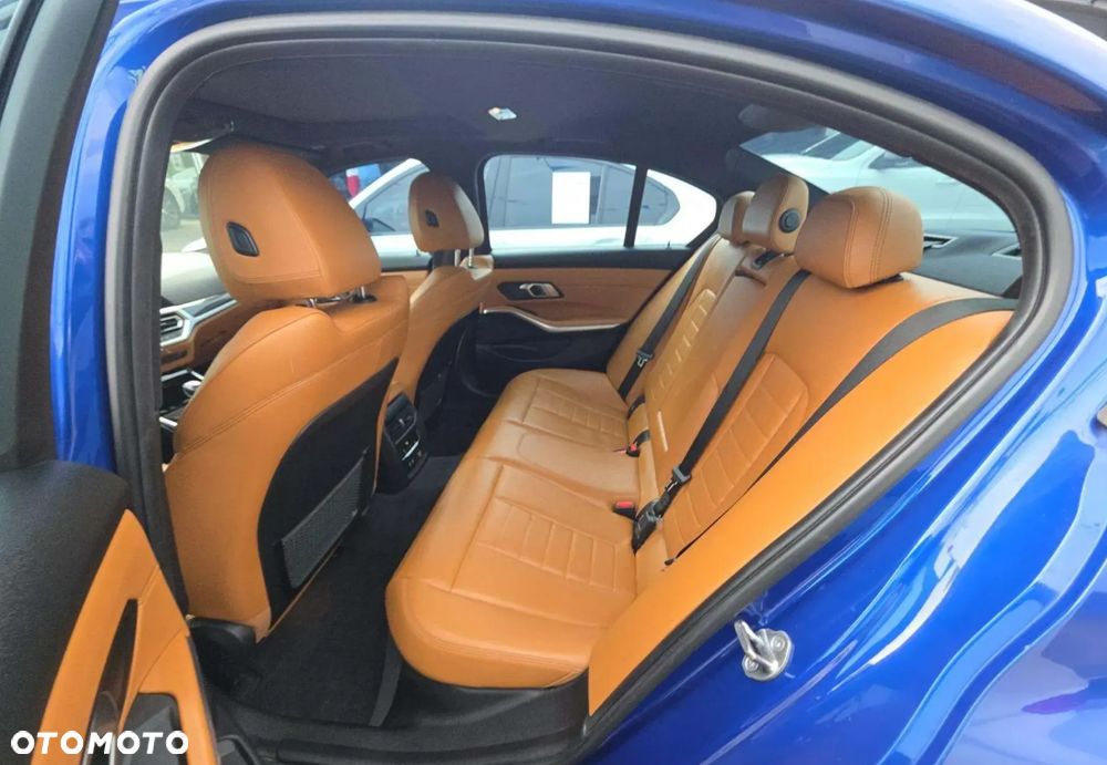 BMW Seria 3 330i xDrive M Sport - 12