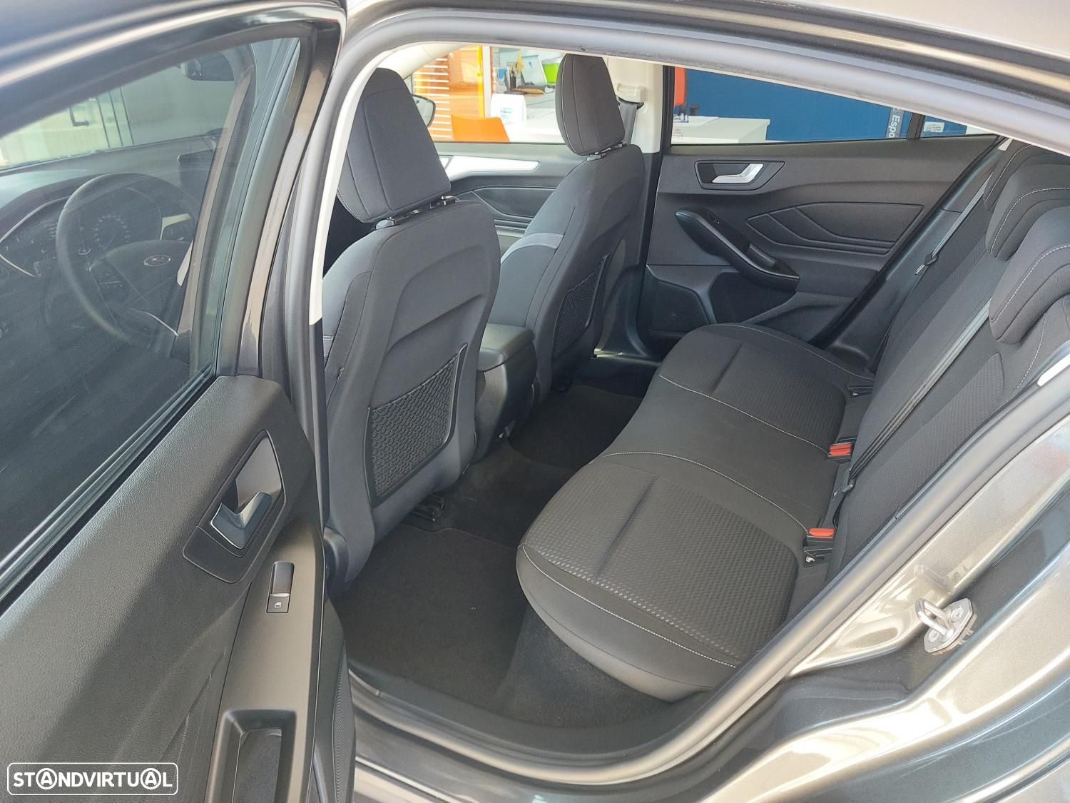 Ford Focus 1.5 TDCi EcoBlue Business - 9