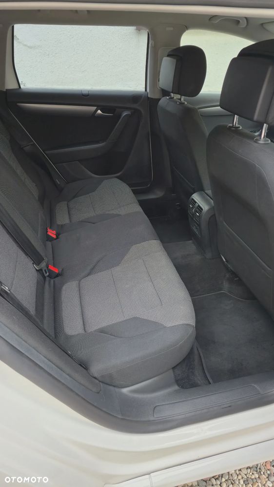 Volkswagen Passat 1.6 TDI Comfortline - 16