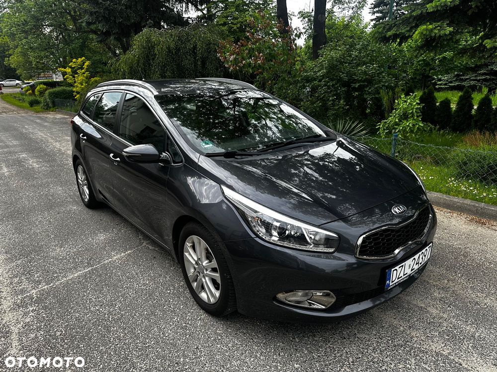 Kia Ceed 1.6 GDI Dream Team Edition - 16