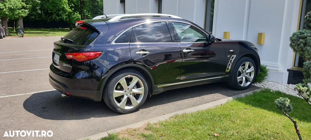 Infiniti QX70 - 11