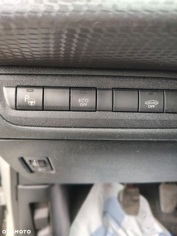 Peugeot 2008 1.2 Pure Tech Allure S&S - 14